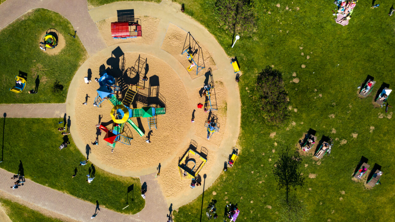 Româncă, amendată în Italia pentru că fiul ei s-a dat în leagăn, într-un parc: „Agentul a făcut aluzie la faptul că sunt străină”