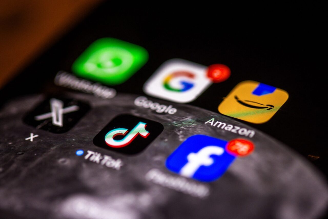 O nouă TAXĂ, idee discutată în Germania, ar ajuta și bugetul României. Ce ar însemna 10% pe veniturile din publicitate ale Google, Facebook și TikTok