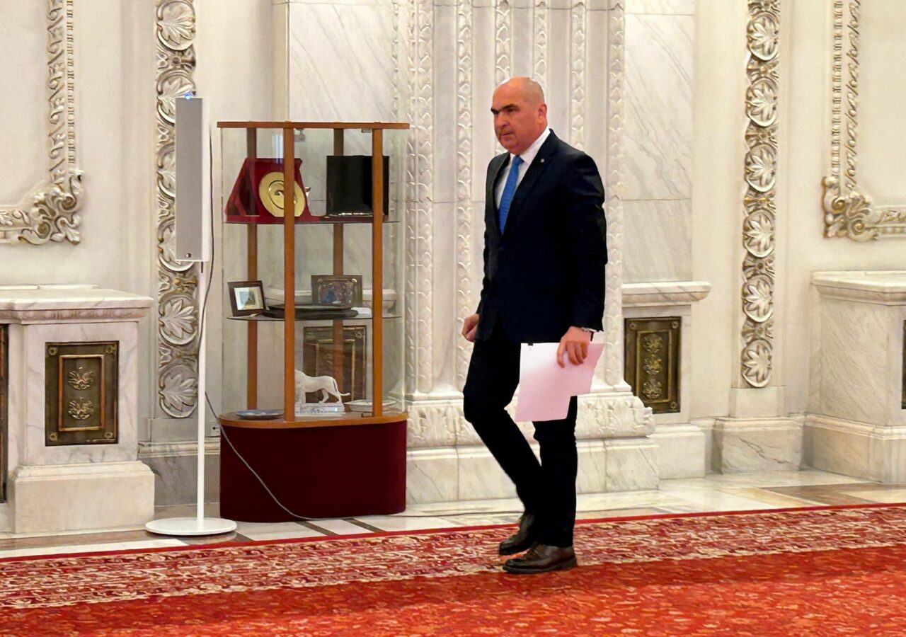 Bolojan prezintă situația ECONOMICĂ a țării / „În anumite sectoare avem prea mulți angajați”