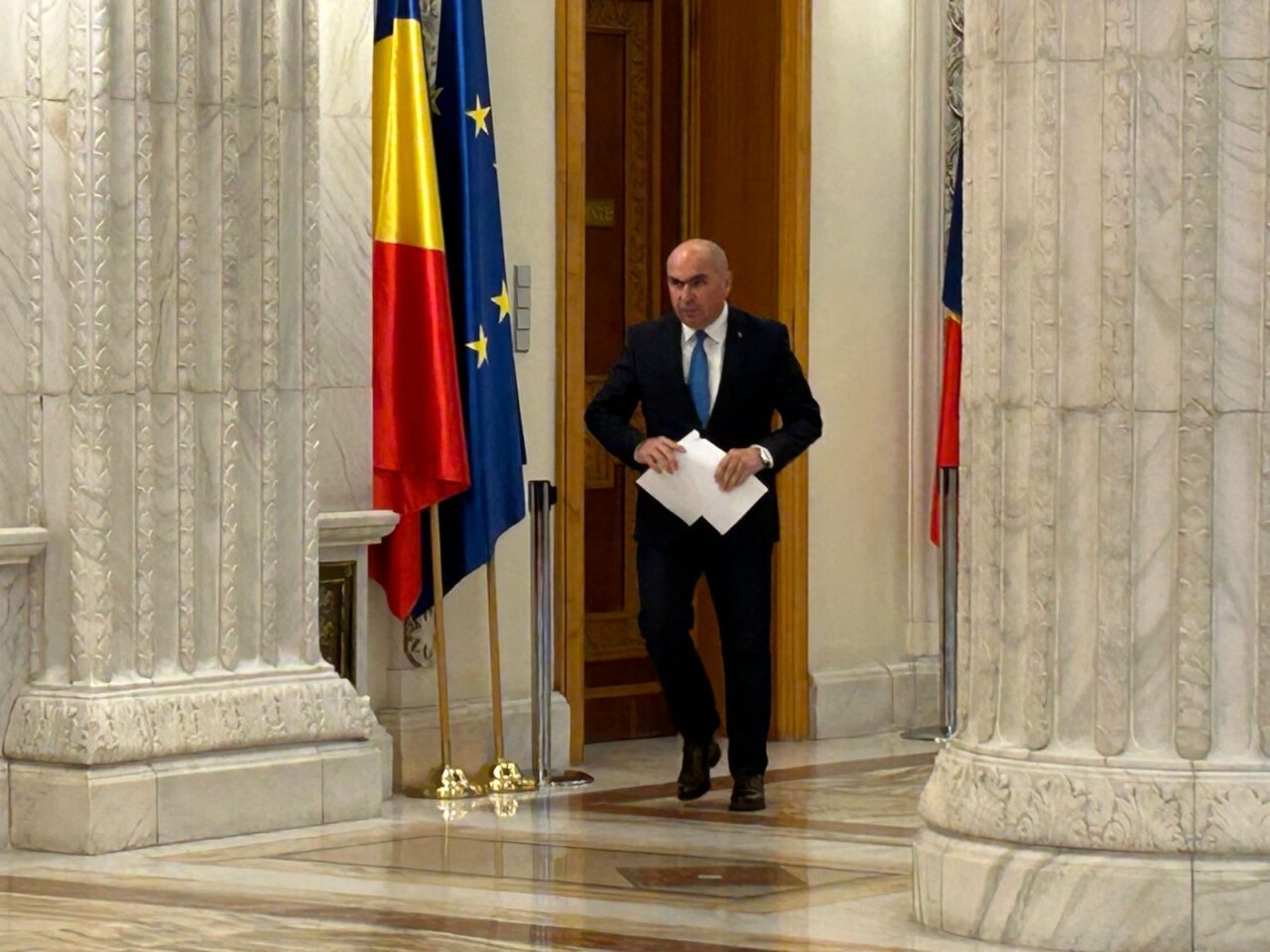 Ilie Bolojan se îndreaptă spre Palatul Cotroceni. SURSE: Urmează să fie desemnat premier