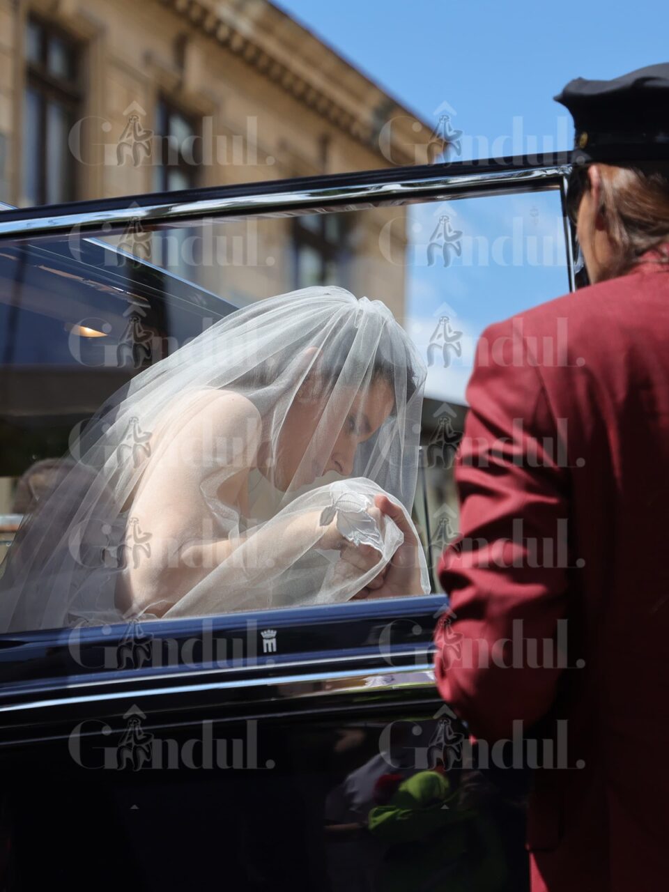 Primele IMAGINI cu Kira Hagi în rochie de mirească. Cum arată fiica „Regelui” / Biserica este împodobită ca-n povești, urmează petrecerea la Cernica