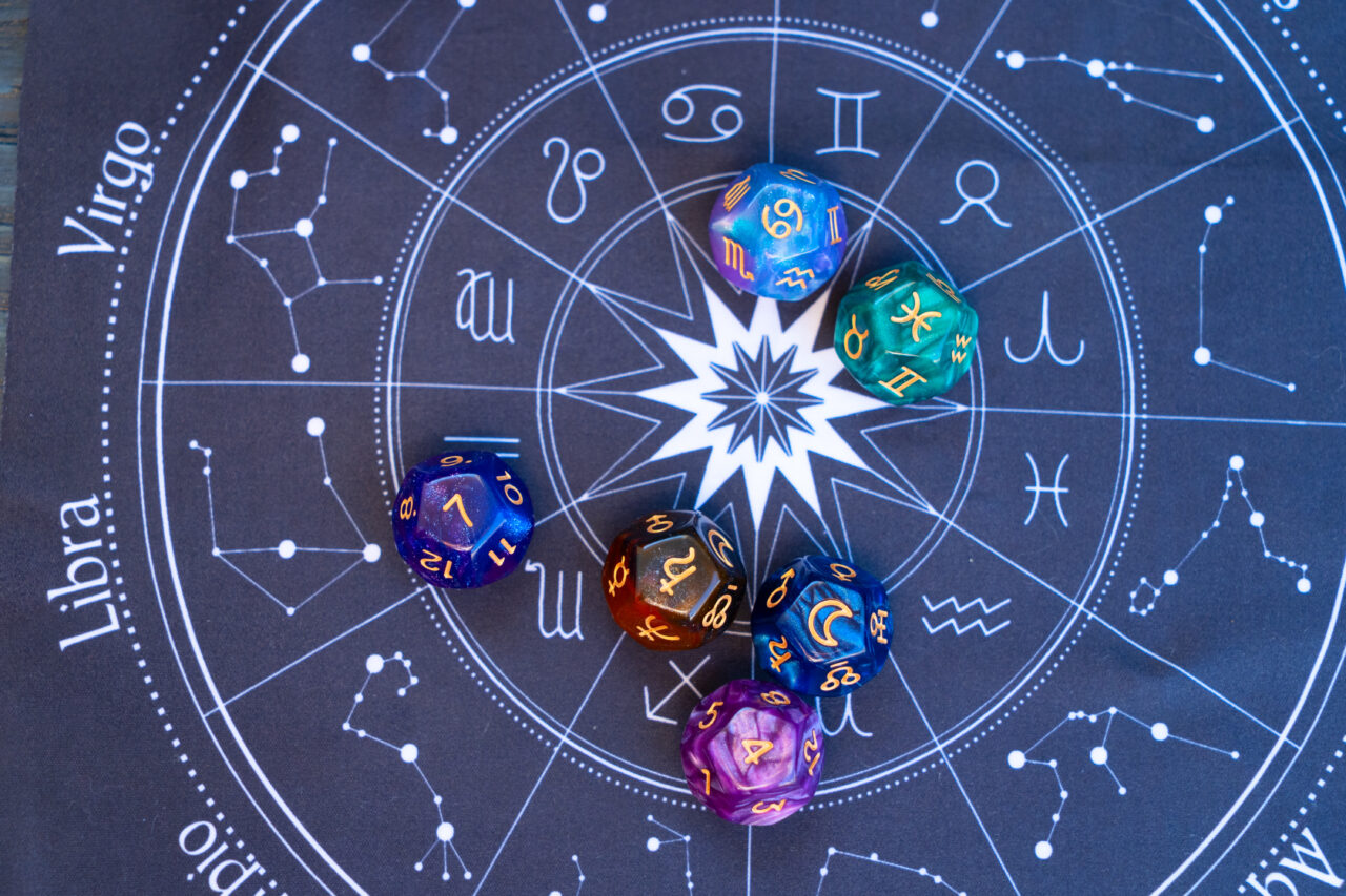 Două zodii vegheate de divinitate la fiecare pas până la toamnă. Primesc daruri divine și atrag norocul