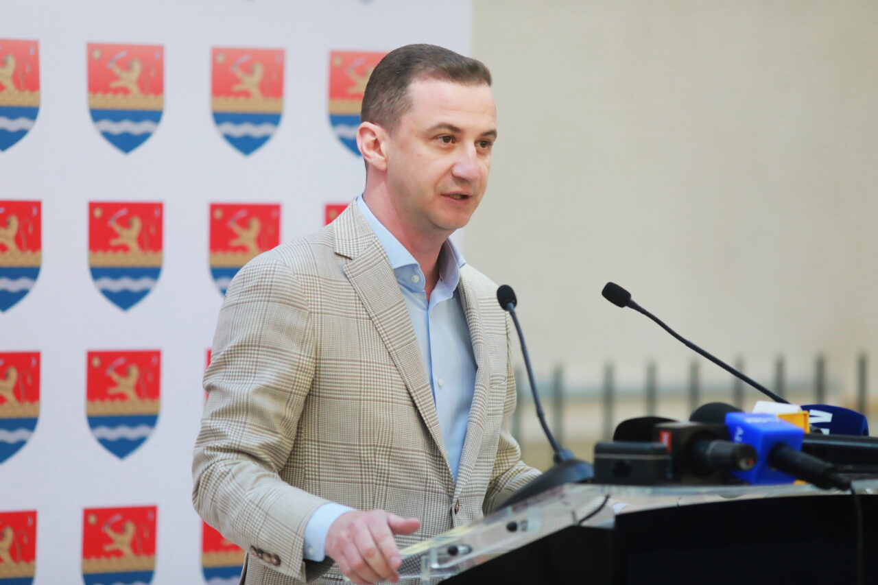 VICTORIE a președintelui Consiliului Județean Timiș, Alfred Simonis. Construcția noului stadion de la Timișoara va continua