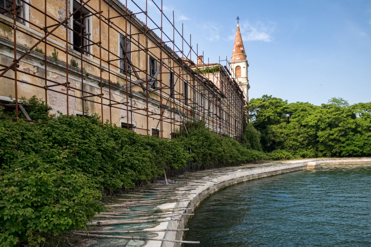 Insula „bântuită” a Veneției o să devină un parc urban destinat exclusiv localnicilor. Locul a fost părăsit de peste 50 de ani