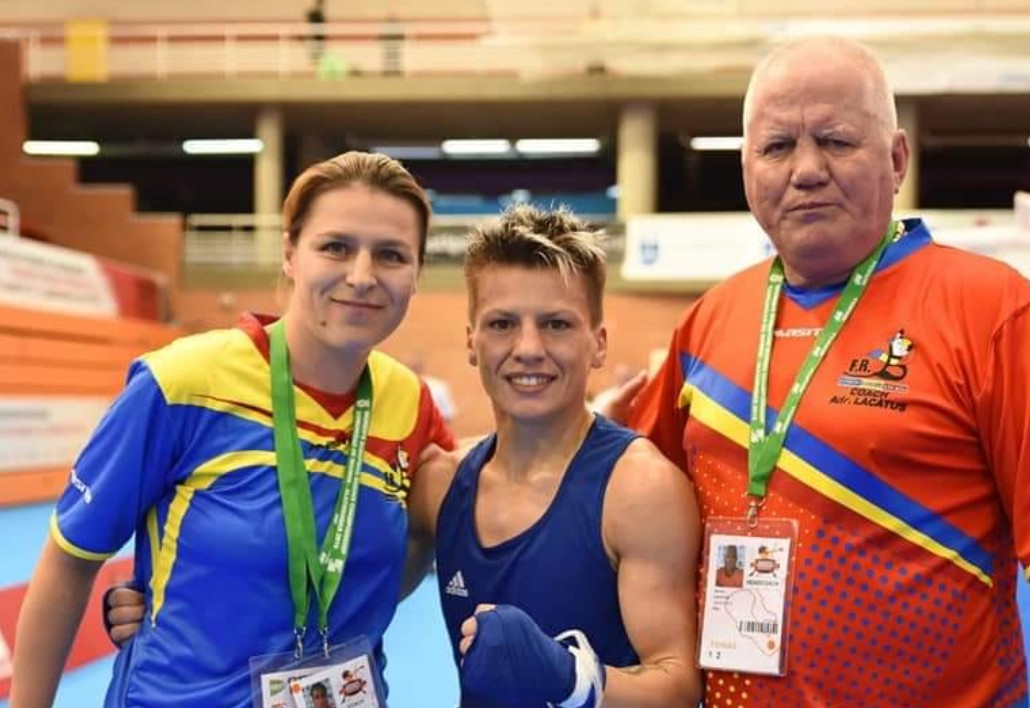 După ce s-au antrenat cu ursul la ușa cabanei, fetele din lotul național de box se pregătesc de marea încercare. „Ne dorim prezența la Mondiale”