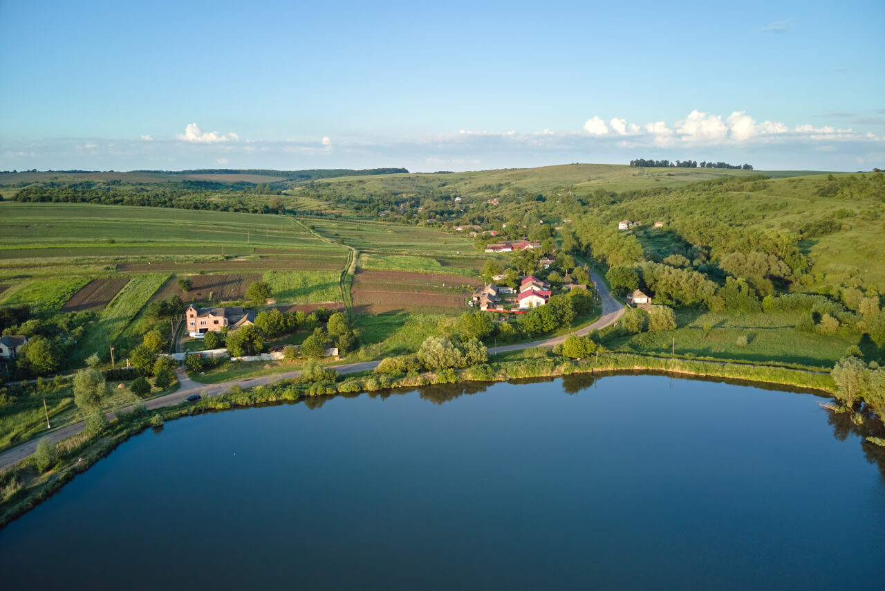Lacul din Ungaria unde vin mai mulți turiști decât în toate stațiunile de pe litoralul românesc. Este cel mai mare lac din Europa Centrală