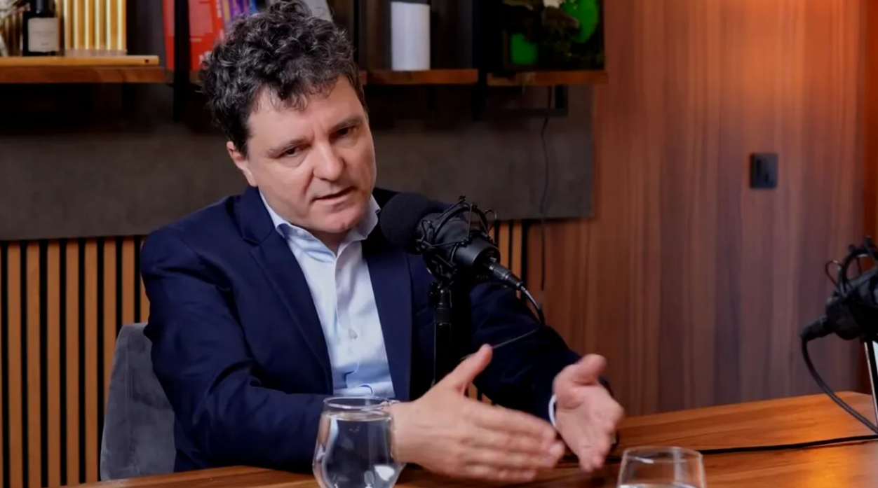 POLITICO: „Nicușor Dan, triunghi amoros politic cu Macron și Merz”