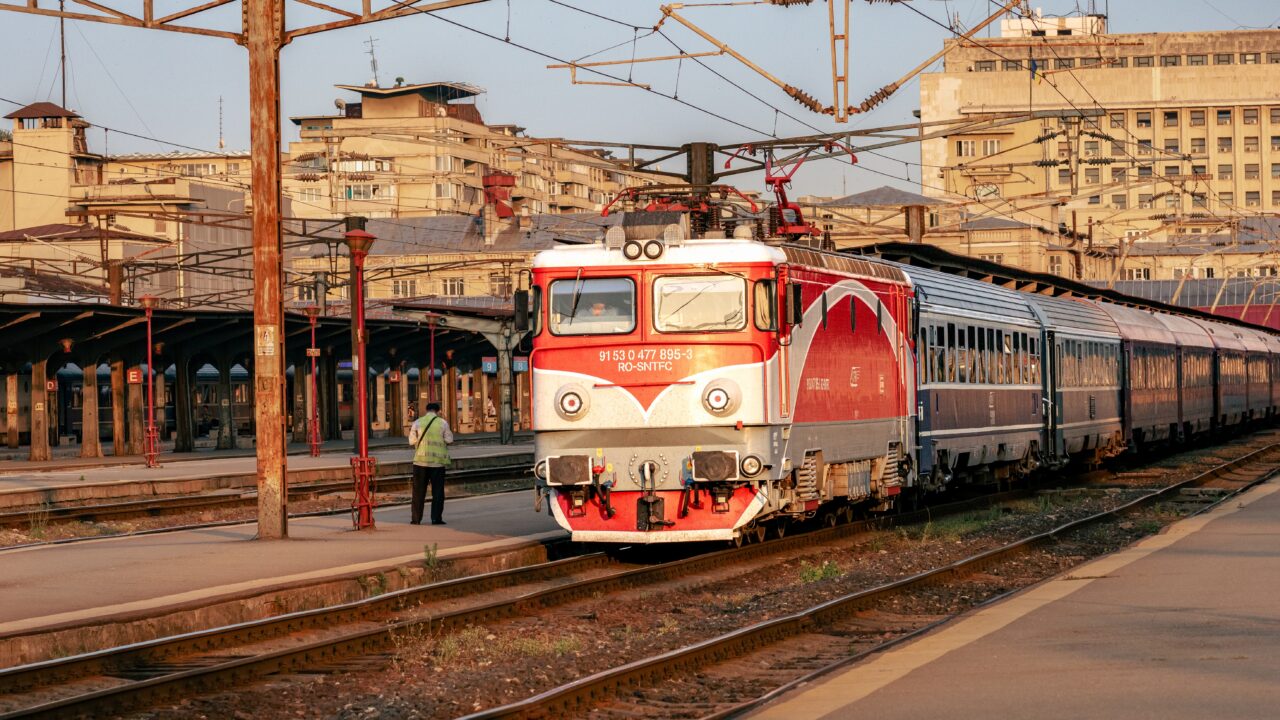 Circulația feroviară a fost perturbată de furtunile din ultimele 24 de ore. Comunicatul reprezentanților CFR