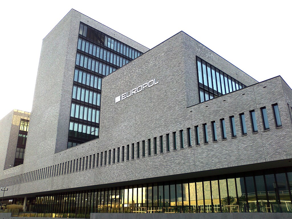 Europol, operațiunea „Lanțul Global”. Polițiștii români și austrieci, la conducerea acțiunii care a dus la ARESTAREA a 158 traficanți de persoane