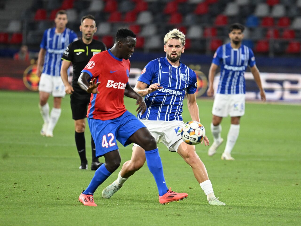 FCSB – Farul 1-2 | Continuă degringolada la FCSB tunurile sunt pe „fluierașul” Găman: „Nu e ok să arbitrezi așa”