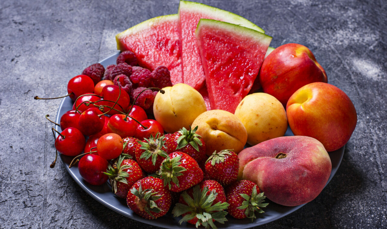 Fructul bogat în vitamine care hidratează organismul pe timpul verii. Poate contribui la reducerea tensiunii arteriale