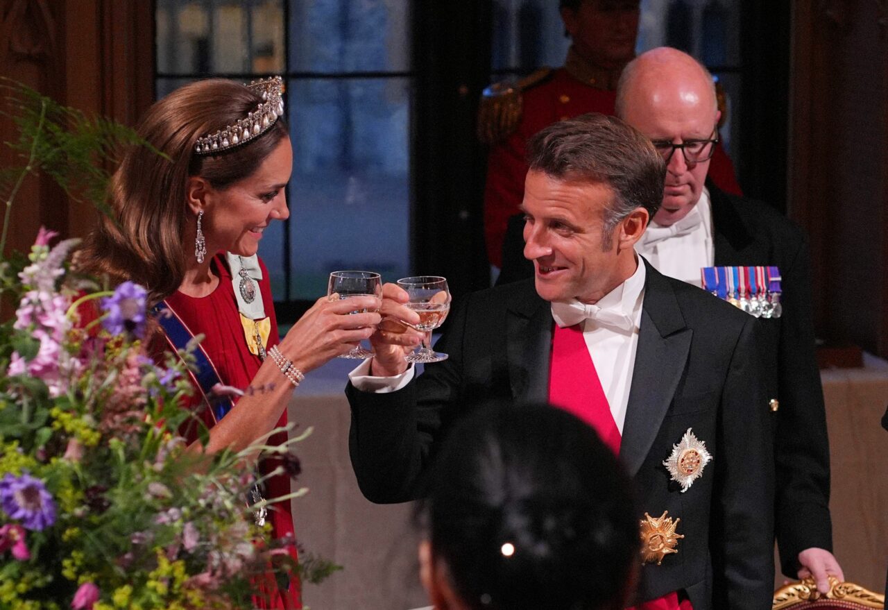 GESTUL făcut de Emmanuel Macron față de Kate Middleton la banchetul de stat dat de Regele Charles. Au ciocnit apoi paharele în cinstea evenimentului