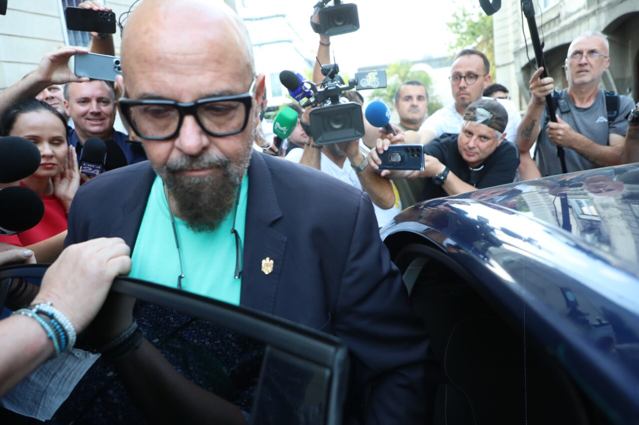 Stenograme incendiare! Cum le dădea Piedone indicații subordonaților pentru “controlul” hotelului de la Sinaia! “Să-mi pregătească 3 camere țiplă”