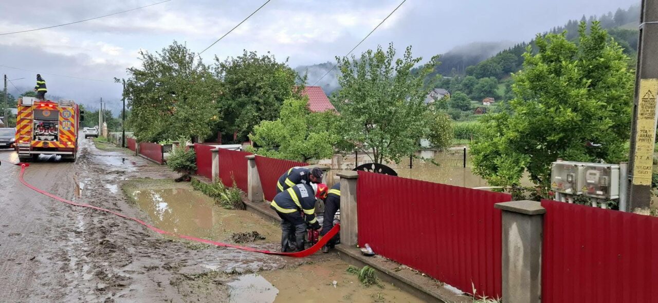 Maxim ISTORIC al nivelului râului Bistrița. Bilanțul disperării după viitură. 890 de persoane s-au autoevacuat / Cod Roșu hidrologic valabil până luni