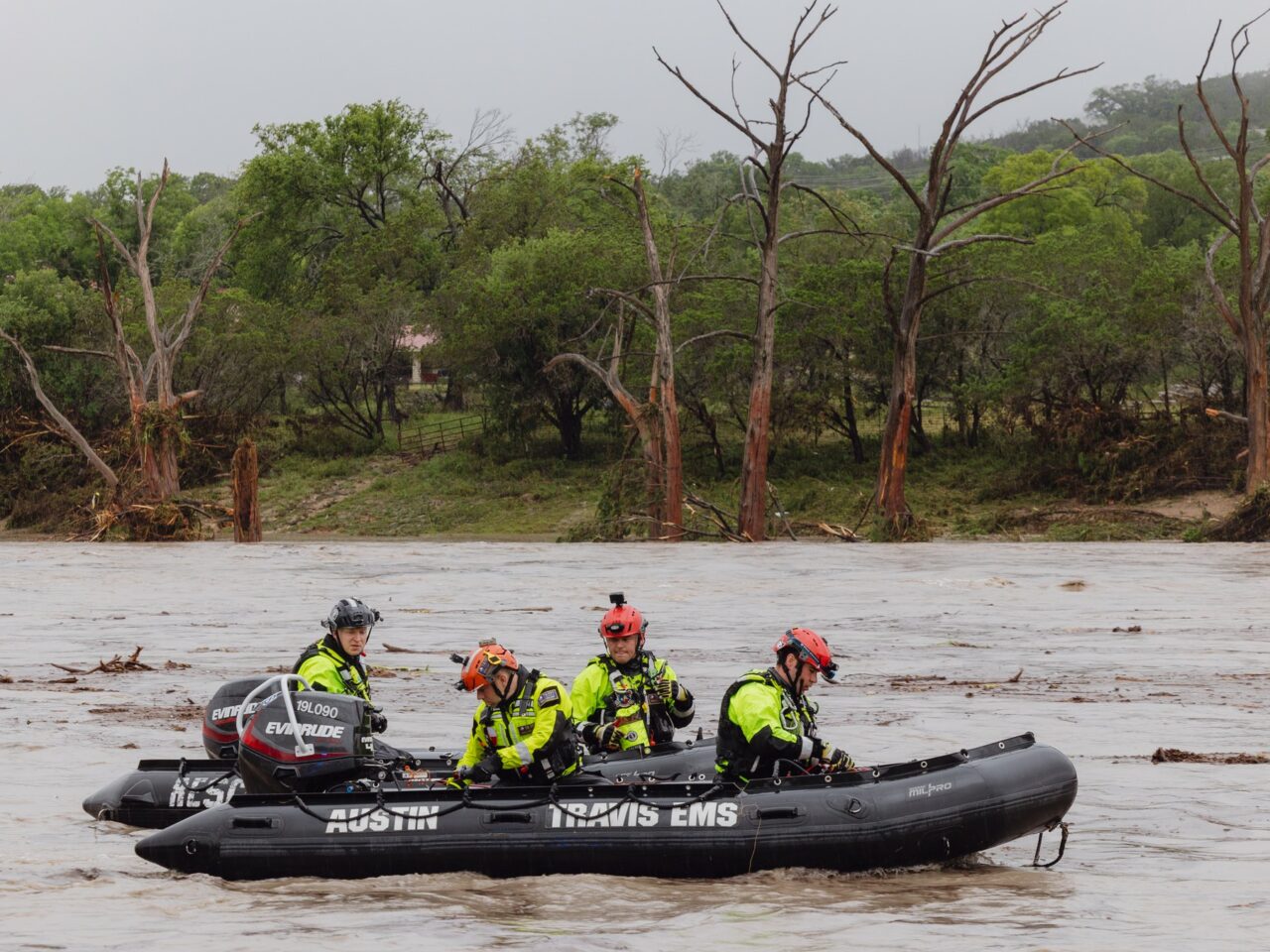 Bilanțul inundațiilor din TEXAS a urcat la 51 de morți. În continuare zeci de persoane sunt date dispărute, inclusiv 27 de fete de la o tabără de vară
