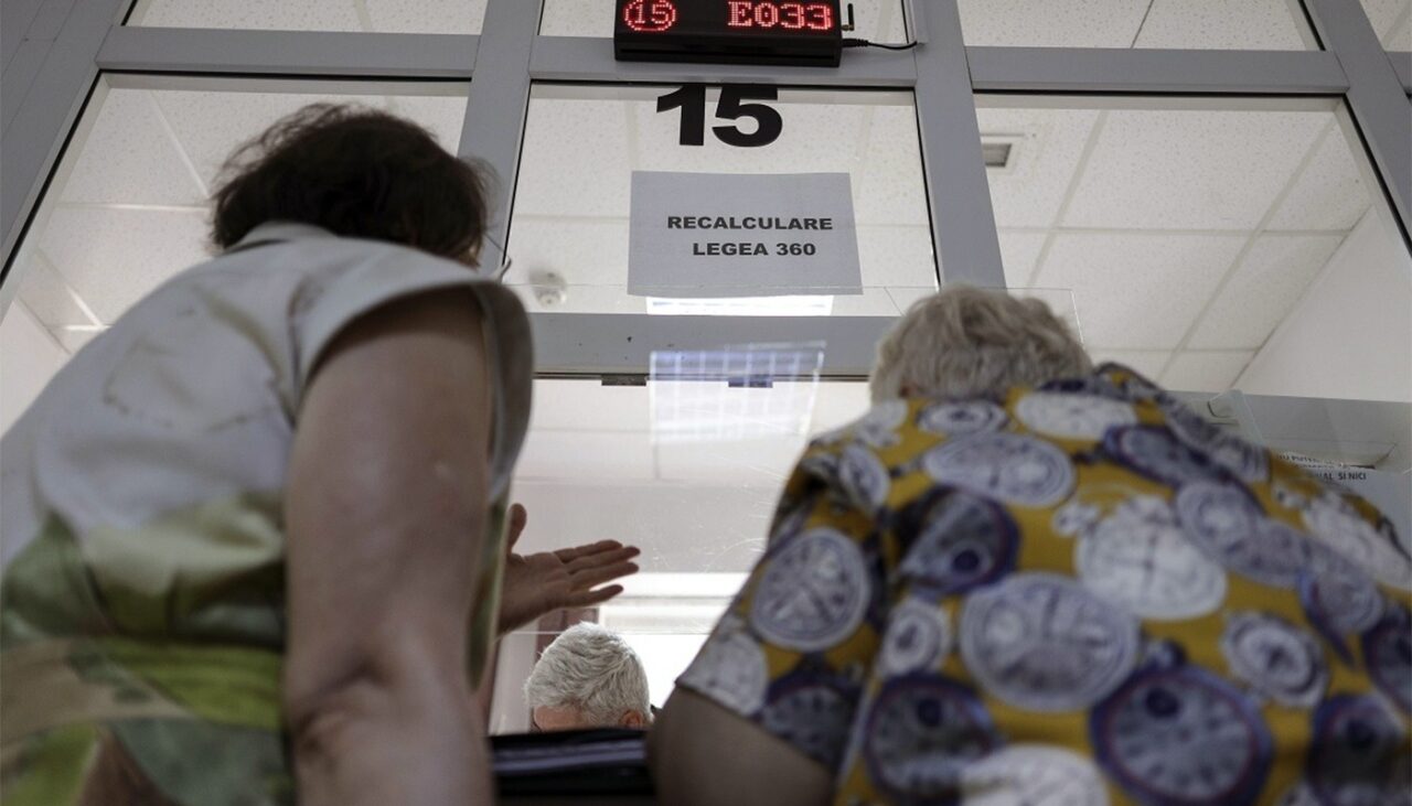 Pensii mai mari, de la 1 septembrie 2025, pentru acești 600.000 de pensionari din România?! Promisiunea făcută de șeful Casei de Pensii