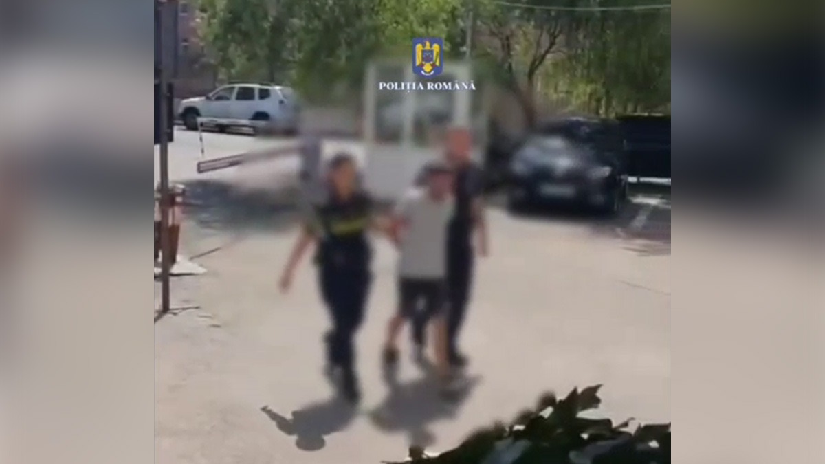 Polițiștii din București au reținut un SPĂRGĂTOR de RETROVIZOARE. Autorul a vandalizat o întreagă parcare