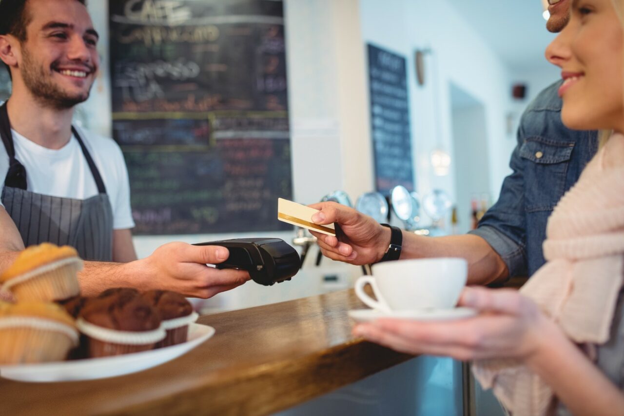 De la VIAȚA pe străzi la două masterate și propria cafenea. Povestea impresionantă a unui tânăr din Croația, „renăscut” din propria cenușă