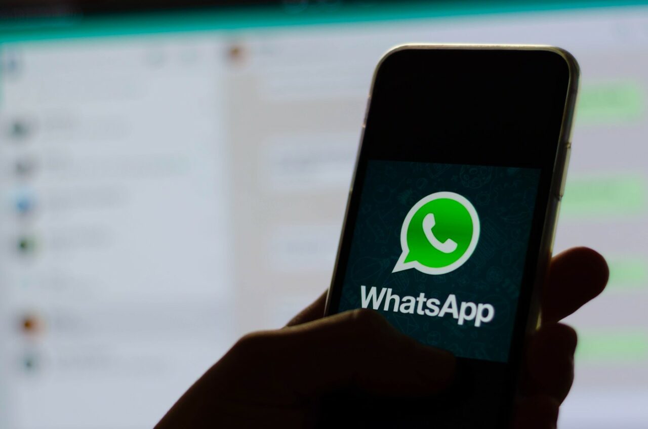 Noua ESCROCHERIE de pe WhatsApp care îți poate goli contul bancar în 5 secunde. Un mesaj aparent banal de la un prieten declanșează instantaneu frauda