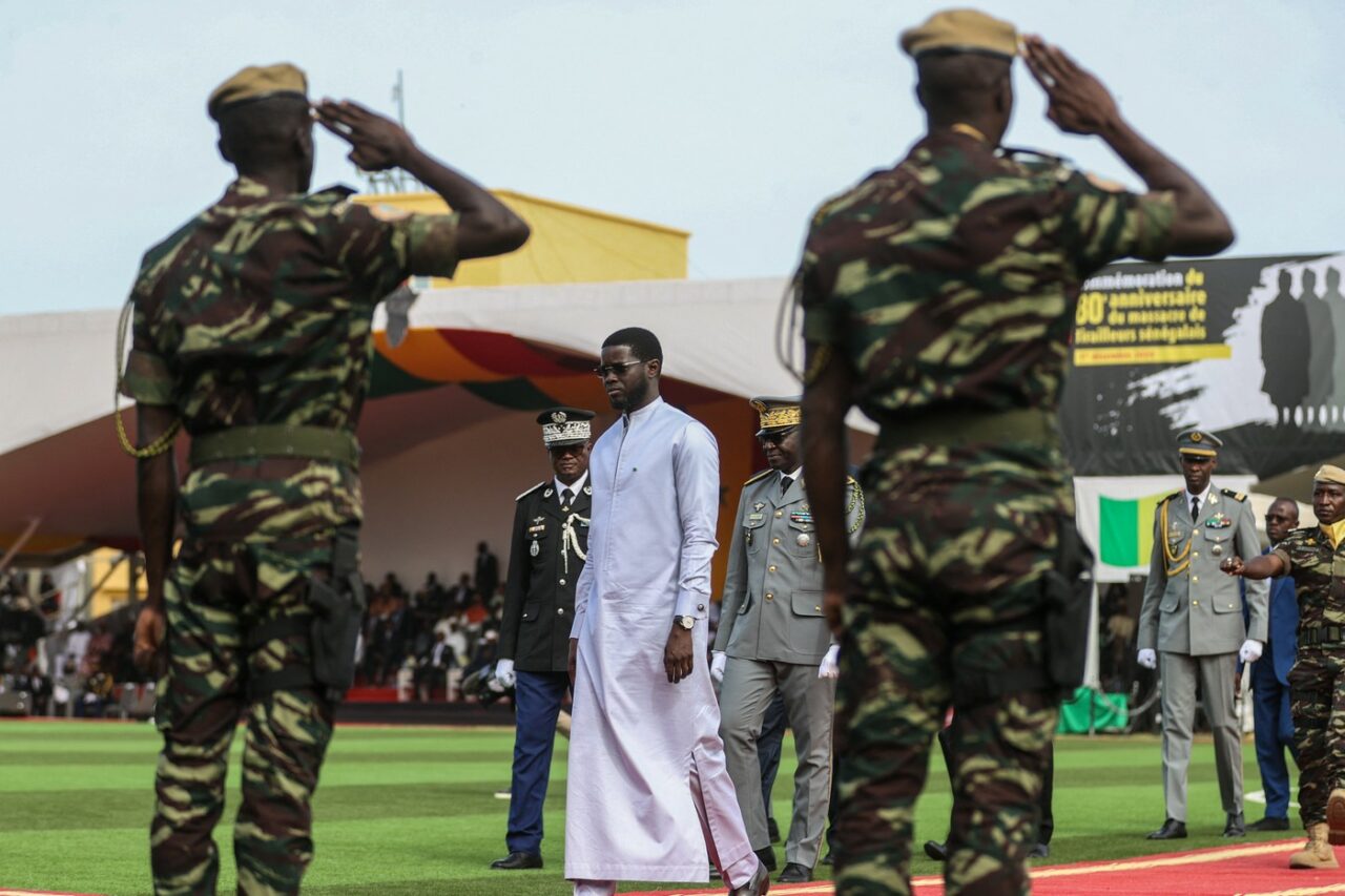 Armata franceză se retrage oficial din Senegal/ „SUVERANITATEA nu acceptă prezența altor baze militare”