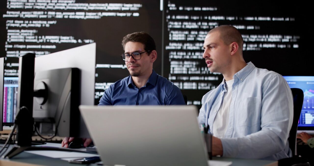„Războiul” talentelor în domeniul AI. Cât câștigă un inginer software la GOOGLE. Își pot cumpăra 3 apartamente pe an în Capitală