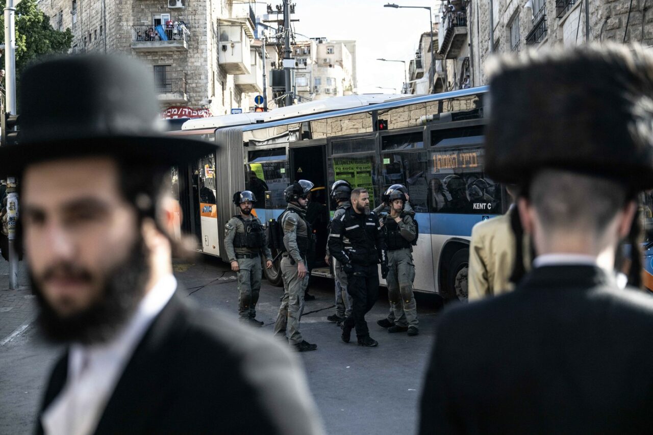 Coaliția de guvernare a lui Netanyahu, pericilitată de schimbările privind serviciul MILITAR pentru evreii ultra-ortodocși
