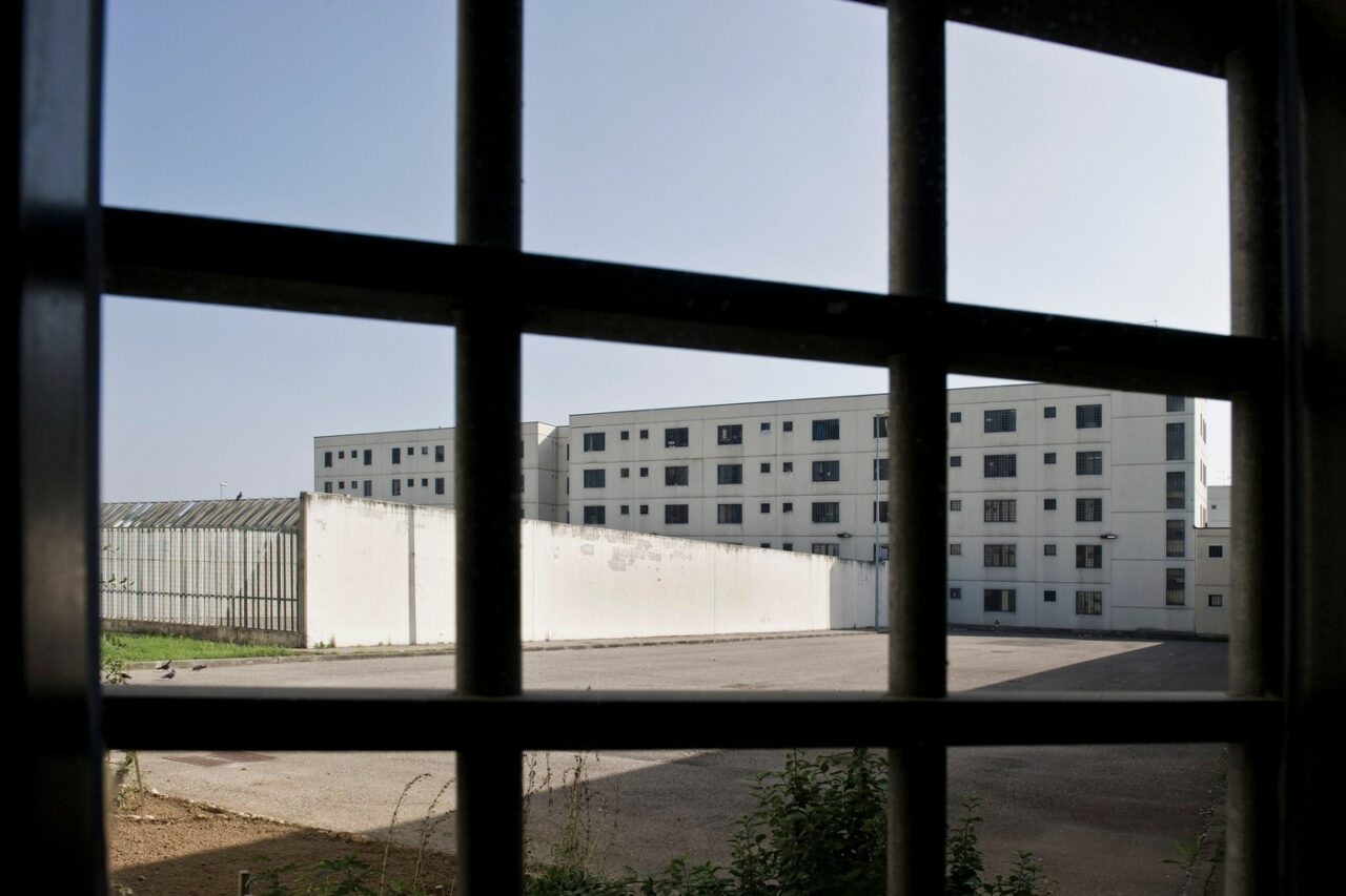 Italia ar putea ELIBERA 10.000 de deținuți pentru a reduce supraaglomerarea din penitenciare