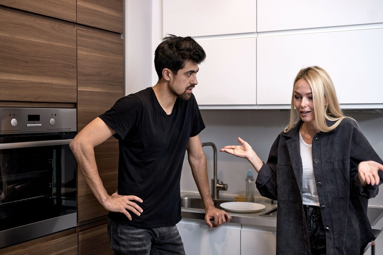 Cât va plăti în plus o familie cu doi copii după creșterea TVA. Coșul lunar doar pentru mâncare depășește salariul minim NET pe economie