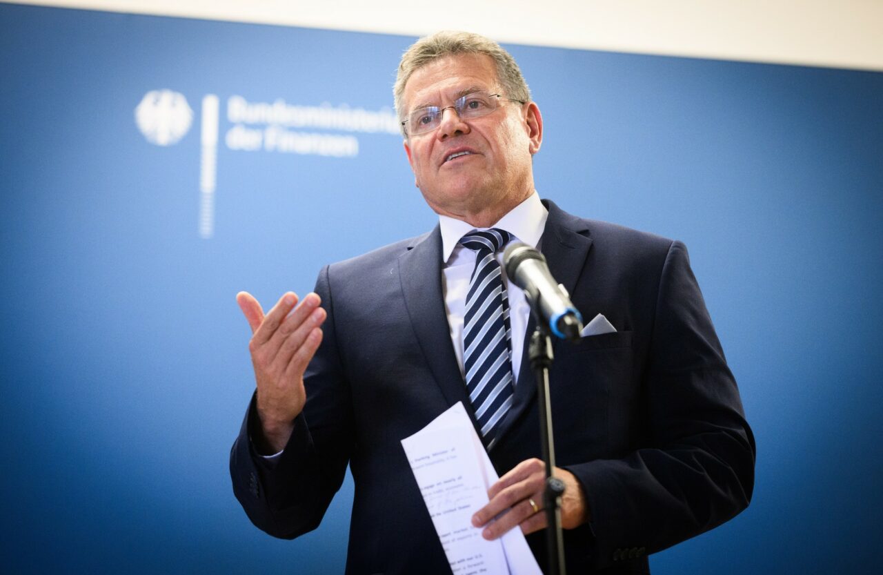 UE îl avertizează pe TRUMP asupra efectelor taxelor vamale /„Ideea este prohibitivă pentru comerțul reciproc”