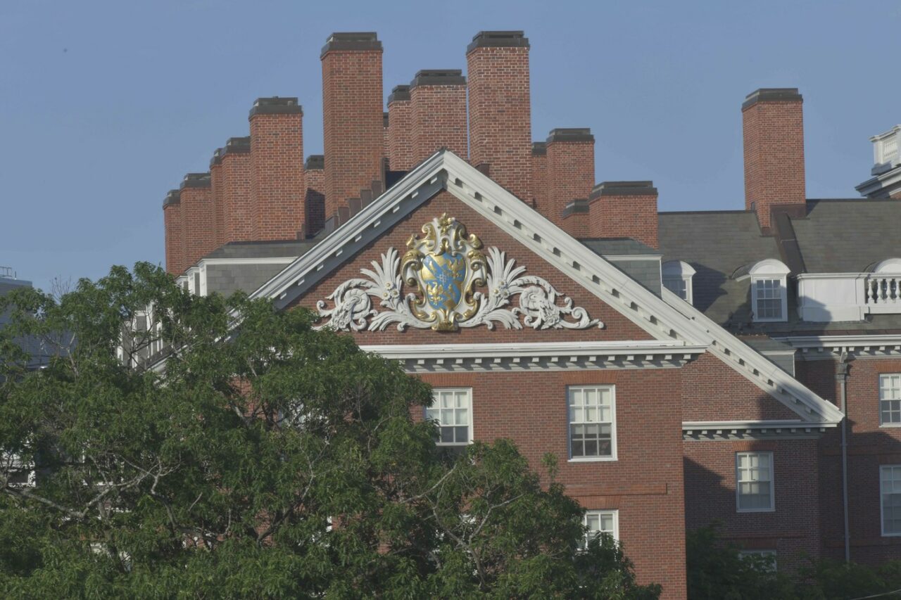Administrația Trump solicită conducerii Universității Harvard acces la dosarele studenților străini
