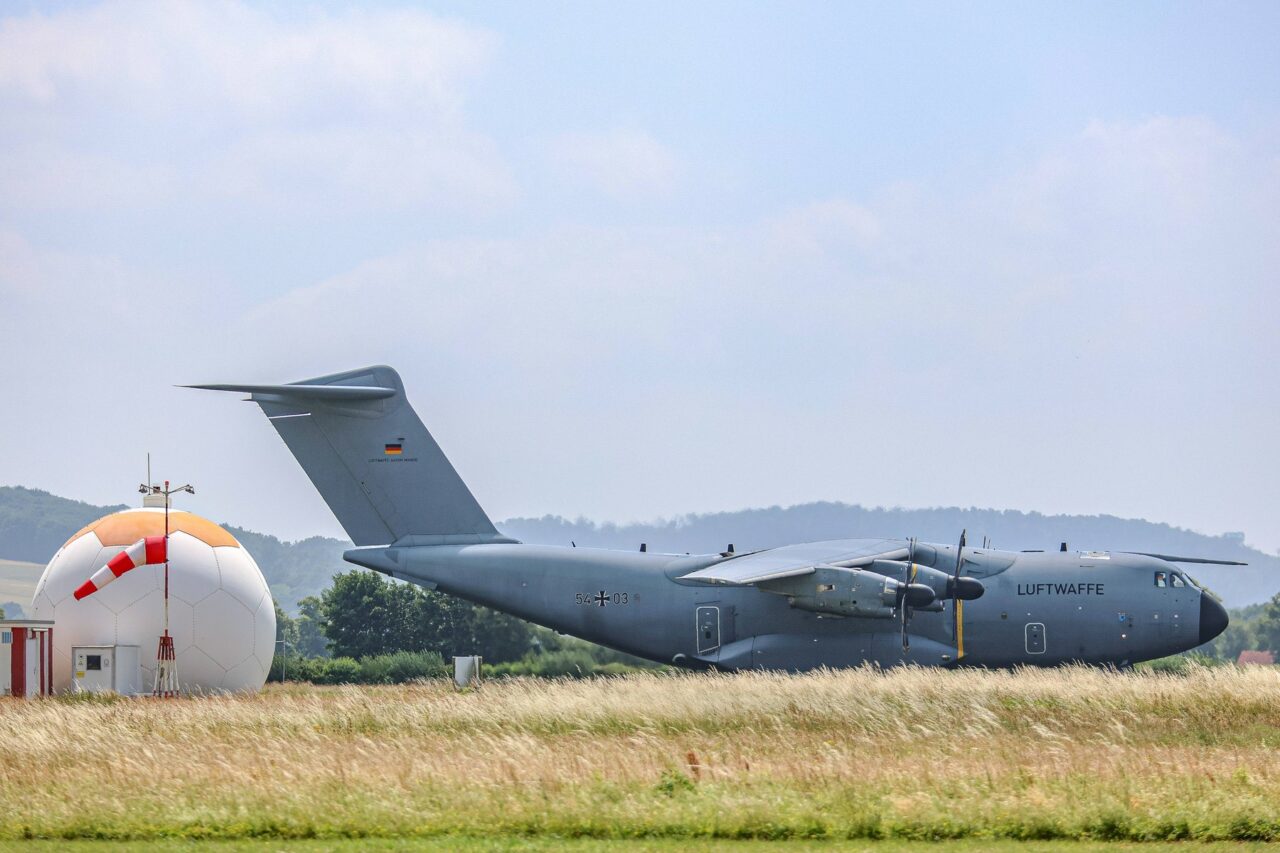 Avion militar german, vizat de un ATAC cu laser al armatei chineze /Ambasadorul Chinei, convocat pentru explicații