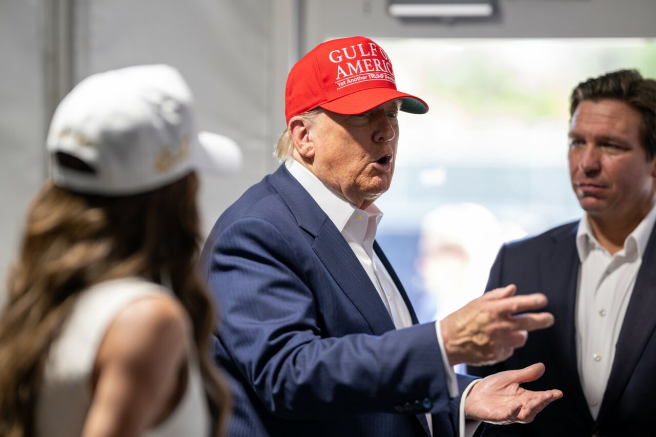 Trump RESPINGE criticile privind planul fiscal /„Nu vrea nimeni să vorbească despre creșterea economică”