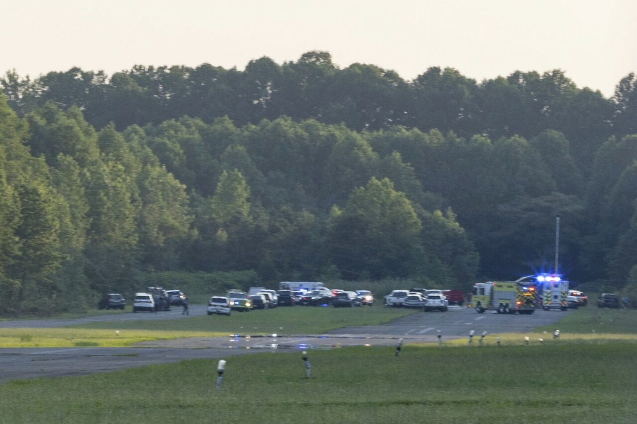 Supraviețuire miraculoasă după un ACCIDENT aviatic în SUA. Toate cele 15 persoane aflate la bord s-au ales doar cu răni ușoare