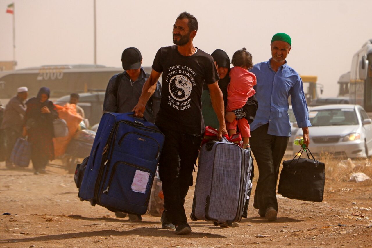 Iran: Aproape jumătate de milion de refugiați afgani au fost nevoiți să părăsească țara de la 1 iunie până în prezent. Care este motivul