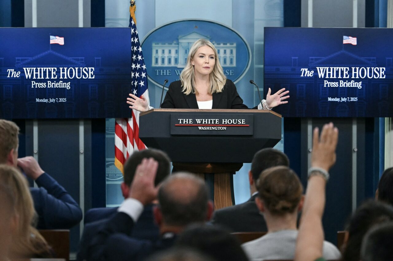 Trump AMÂNĂ aplicarea taxelor vamale pe bază de reciprocitate /Casa Albă: ”Am observat evoluții”
