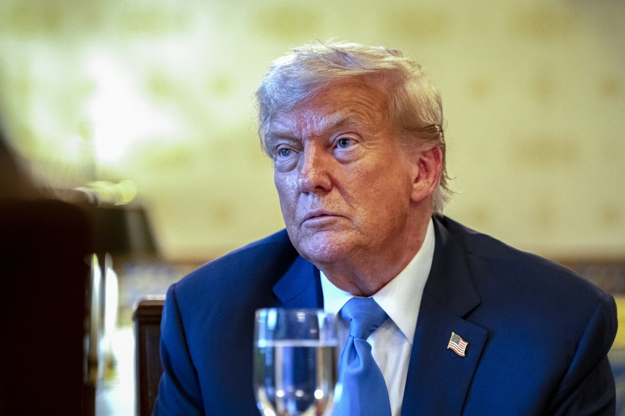 Trump intenționează să intensifice furnizarea de ARMAMENT în Ucraina/ „Trebuie să se poată apăra singuri”