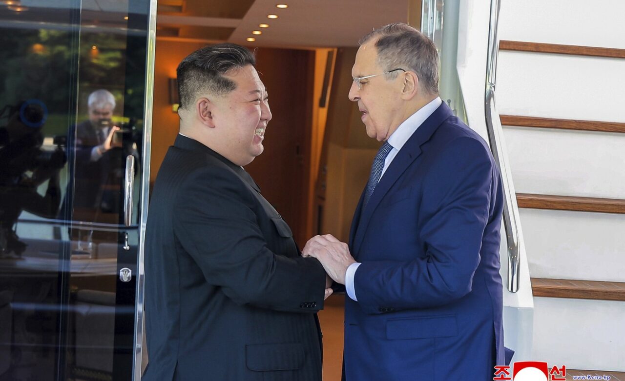Coreea de Nord și Rusia își consolidează relațiile DIPLOMATICE/ Kim Jong-Un „sprijină și încurajează necondiționat măsurile luate de conducerea rusă”