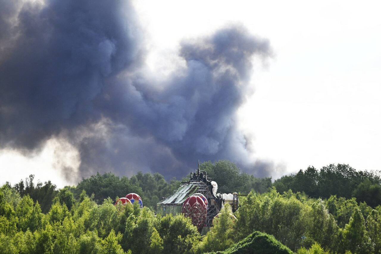 INCENDIU puternic la celebrul festival Tomorrowland. Scena principală a evenimentului a luat foc