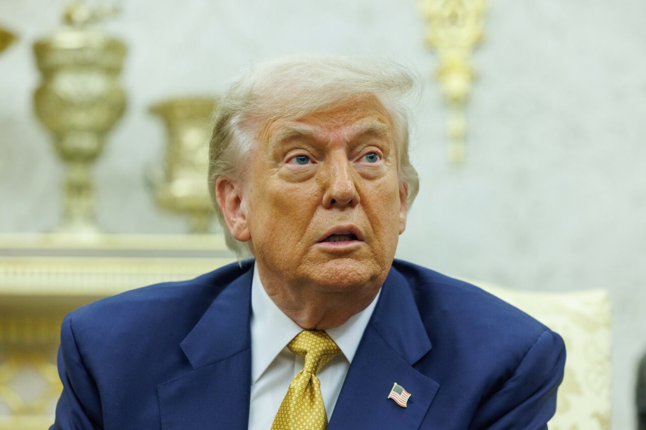 Donald Trump a decretat suspendarea acordării cetățeniei americane prin NAȘTERE, dar un tribunal federal îi respinge ordinul executiv