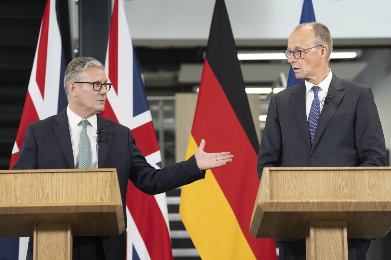 Marea Britanie ar putea cumpăra ARMAMENT din SUA pentru a-l livra Ucrainei /„Colaborăm cu aliații asupra furnizării de capabilități”