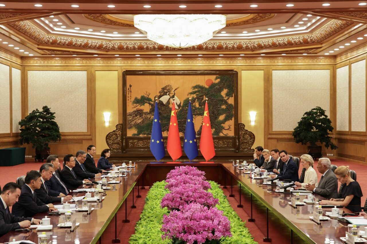 Xi Jinping se je v Pekingu srečal z voditelji EU