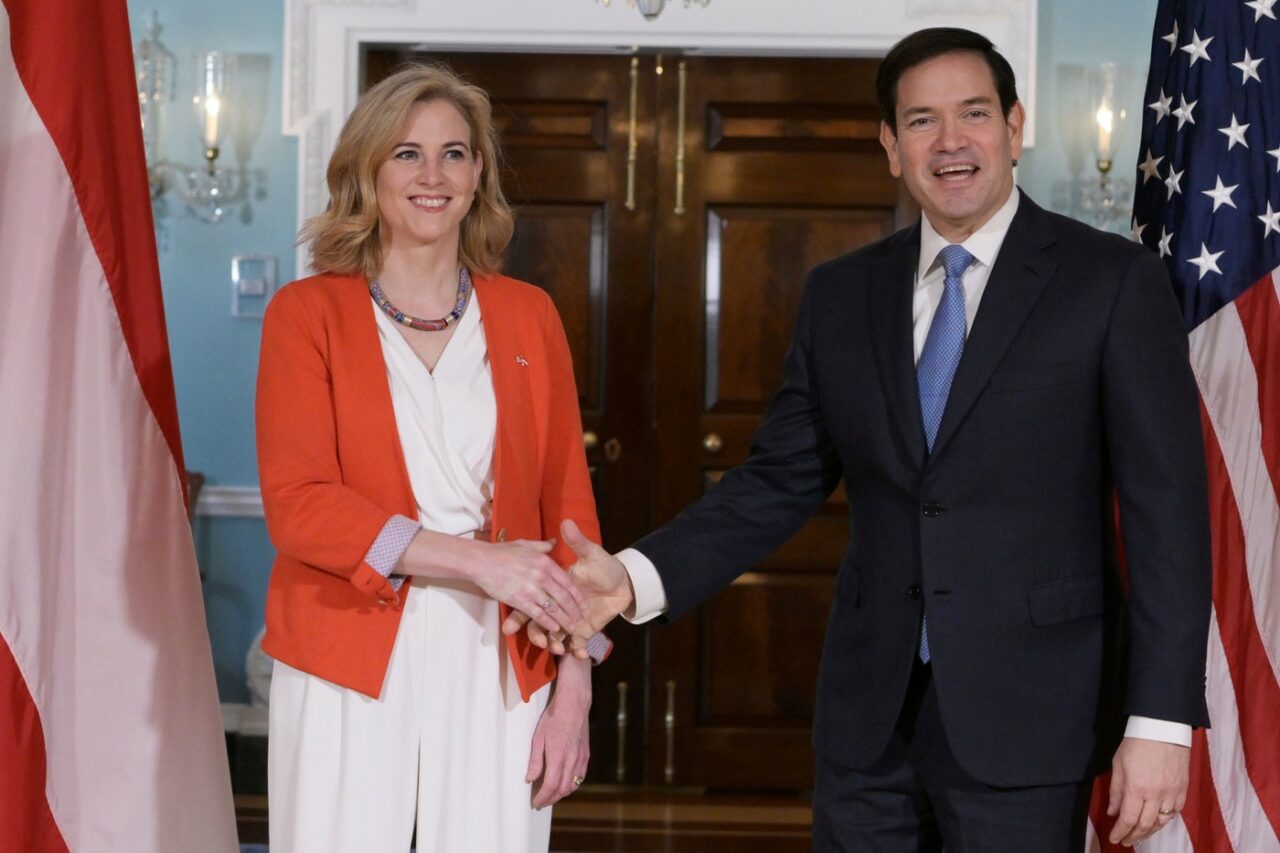 Austria ar lua în considerare să adere la NATO, renunțând la neutralitate. Ministra de Externe: „Neutralitatea nu ne protejează. Lumea s-a schimbat”