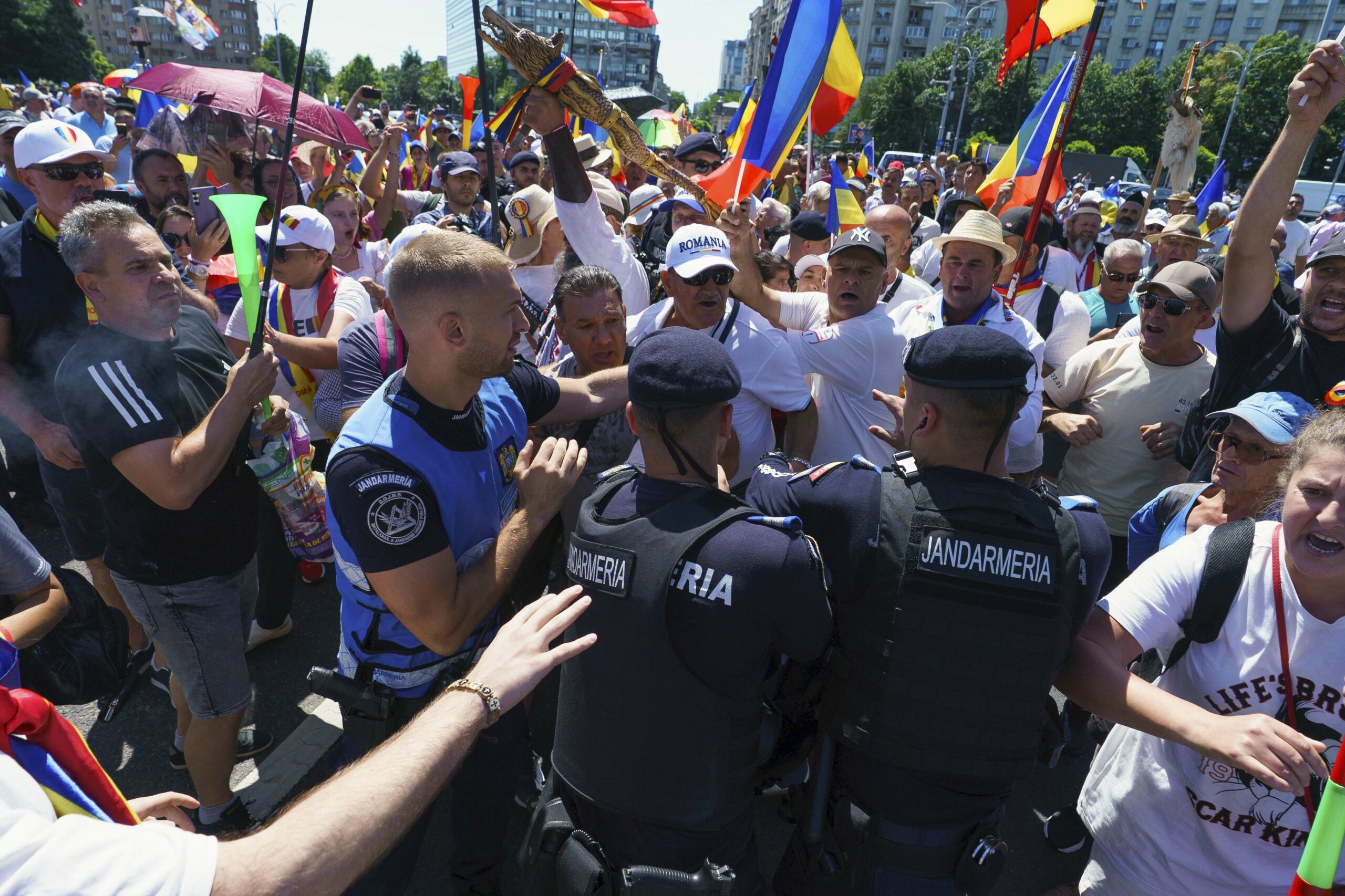 Protest în Piața Victoriei pentru Călin Georgescu