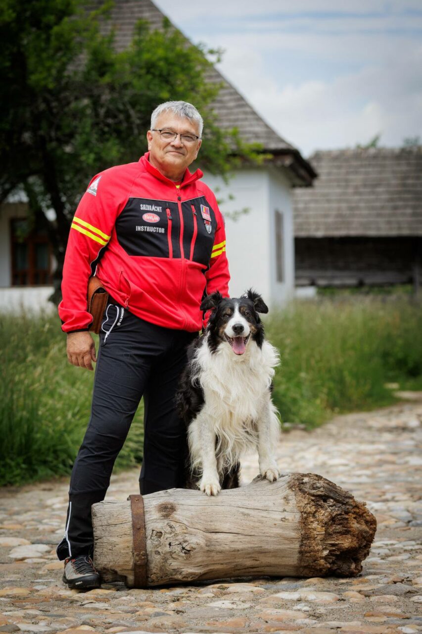 Motociclist omorât de urs, la Vidraru/ Șeful Salvamont Argeș: „L-a tras în râpă, 60 m. Motocicleta se pare că este de Italia”