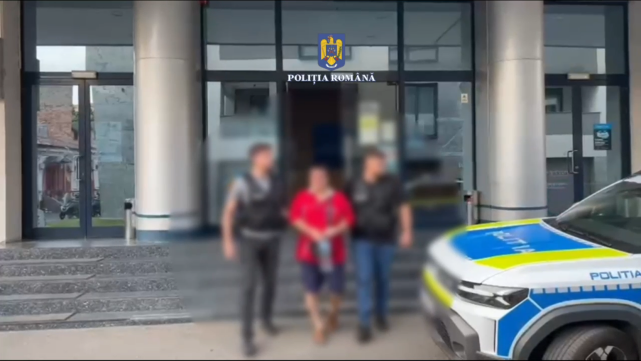 Un bărbat de 52 de ani, reținut pentru AGRESIUNE sexuală asupra unui minor. El este acuzat că a sărutat, mângâiat şi îmbrăţişat o fată de 15 ani