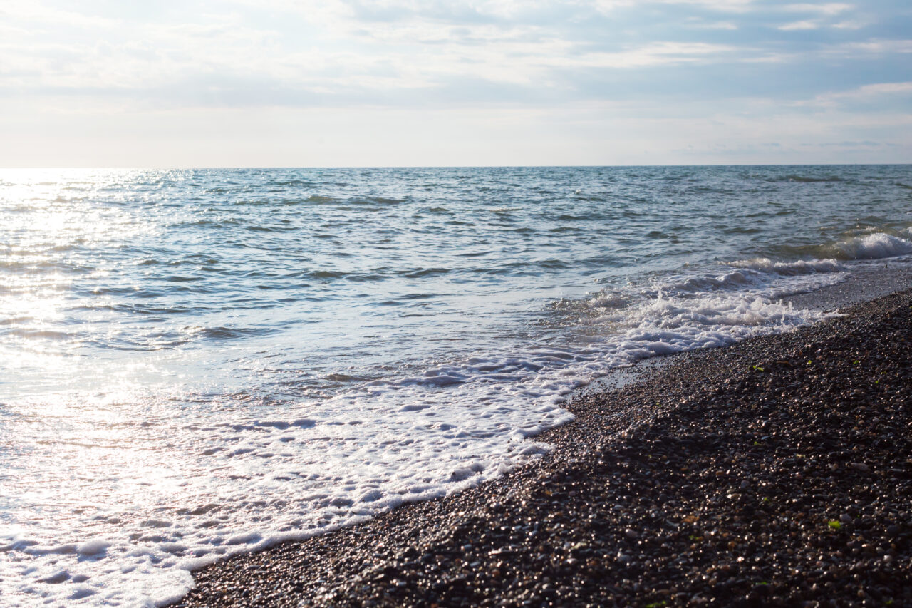 Nenadno ohlajanje Črnega morja prestrašilo turiste