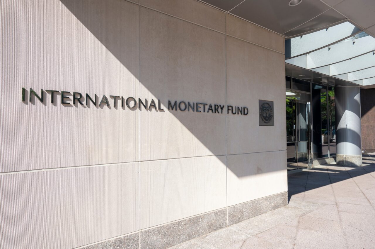 Avertisment din partea FMI: Impunerea de către SUA de noi taxe vamale menține incertitudinea privind comerțul mondial la cote ridicate