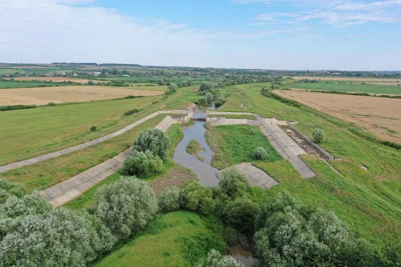 „Apele Române” reglementează CONCESIONAREA terenurilor pentru proiecte de producere a energiei regenerabile. Cât este și cum se împarte redevența