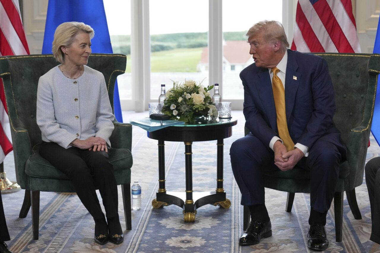 Amenințarea unui război comercial SUA-UE crește. Discuțiile despre soarta economiei mondiale au loc între Donald Trump și Ursula von der Leyen