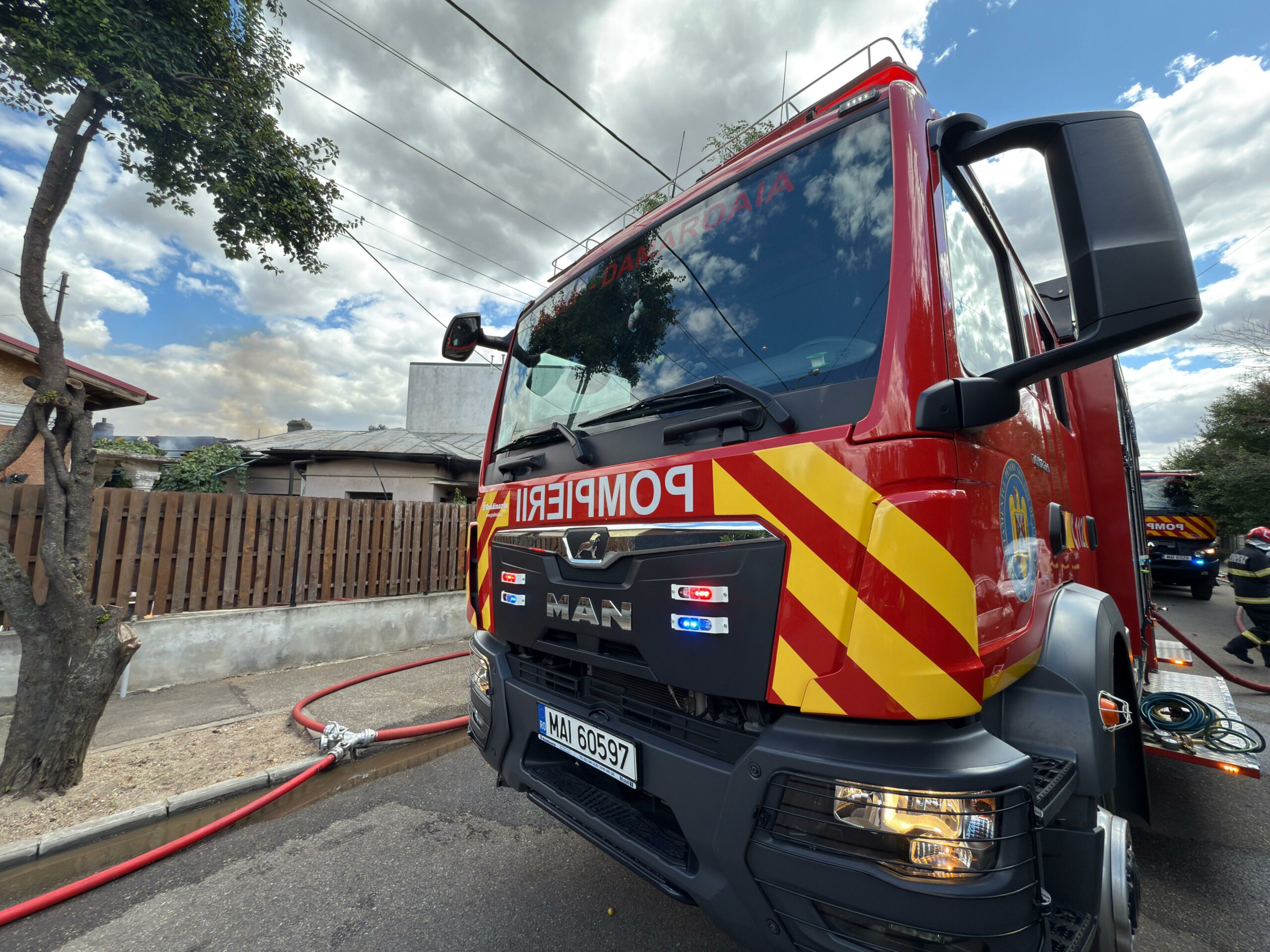 Incendiu devastator în Sectorul 1: Pompierii intervin cu forțe mari